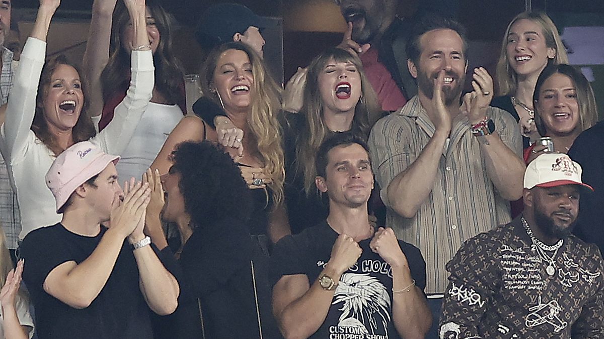 Taylor Swift with pals Blake Lively and Ryan Reynolds at the Kansas City Chiefs' game against the New York Jets on Sunday (1 October).