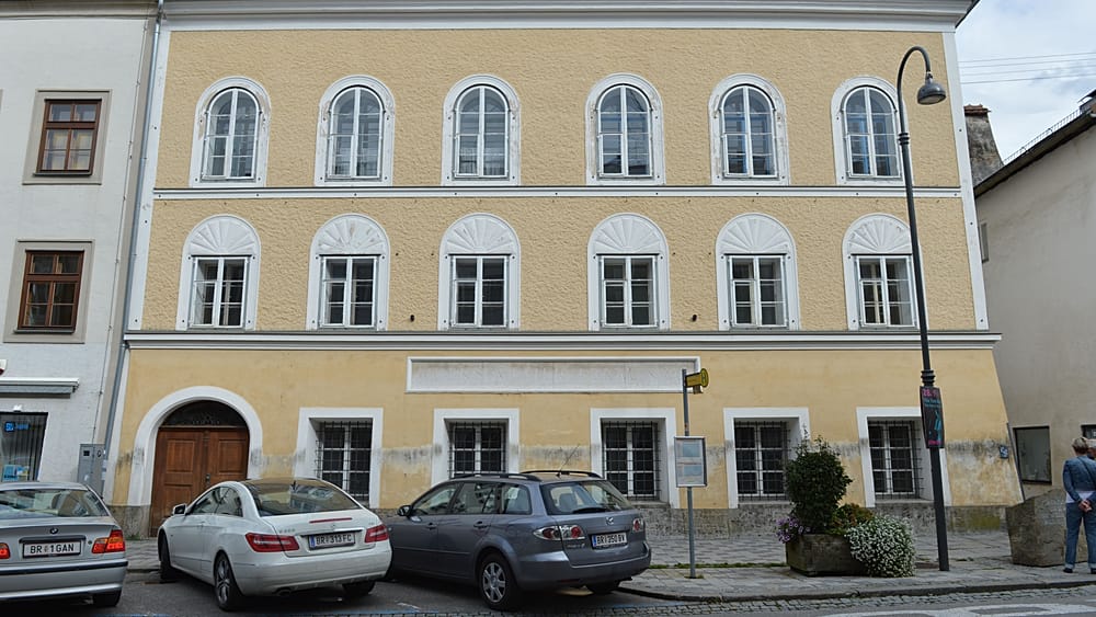 Umbau des Hitler-Geburtshauses in Braunau: Die Bauarbeiten haben begonnen