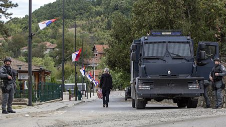Koszovói rendőrök a múlt heti feszültség idején a főleg szerbek lakta Banjskában