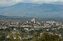 Azerbaycan'ın Hankendi kenti. Dağlık Karabağ'daki Ermeni toplumunca ilan edilen yönetimin başkent olarak kullandığı Stepanakert 