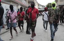 Члены банды "G9 и семья" во время протеста против премьер-министра Гаити Ариэля Генри