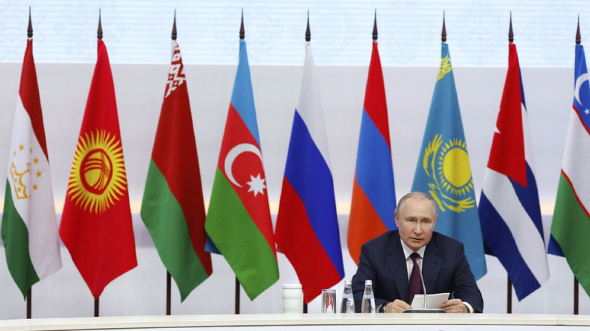 DOSSIER - Le président russe Vladimir Poutine prononce un discours lors d'une réunion du Conseil intergouvernemental eurasien le 9 juin 2023.