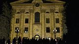 Des Arméniens protestent contre l'accord conclu avec l'Azerbaïdjan pour mettre fin aux combats dans la région contestée du Haut-Karabakh, devant le Parlement à Erevan, 2020