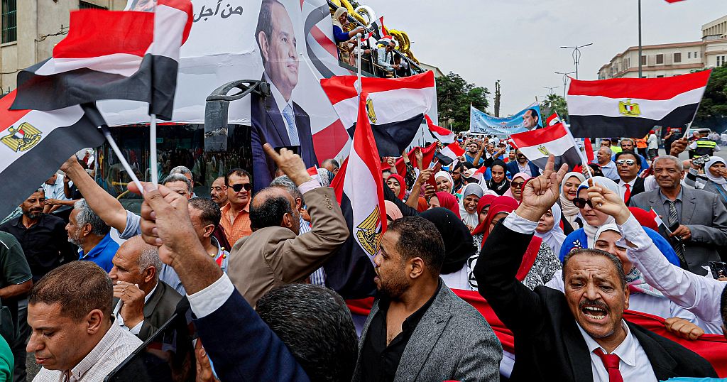 Supporters of Egyptian president el-Sissi celebrate his bid