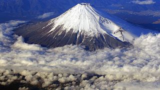 Japonya'daki Fuji dağı çevresindeki bulutlarda mikro plastiklere rastlandı.