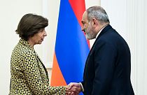 Fransa Dışişleri Bakanı Catherine Colonna (sol), Ermenistan Başbakanı Nikol Paşinyan tarafından kabul edildi