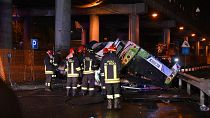 سقوط اتوبوس از روی پل در ونیز ایتالیا