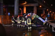 سقوط اتوبوس از روی پل در ونیز ایتالیا