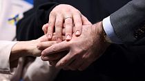 Symbolischer Handschlag beim EU-Gipfel im Februar 2023