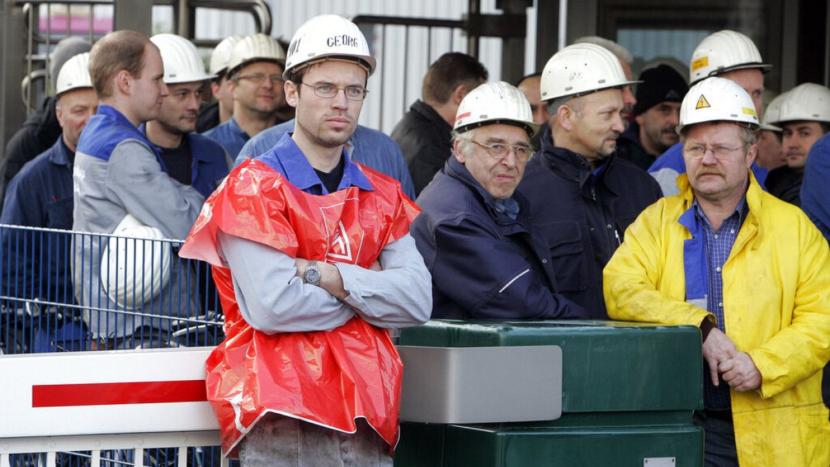 Almanya'nın Düseldorf kentinde greve giden işçiler (2008)