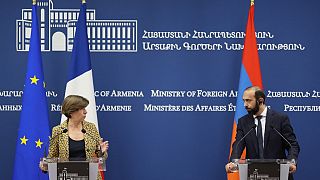 La ministre française des Affaires étrangères, Catherine Colonna, et son homologue arménien, Ararat Mirzoyan