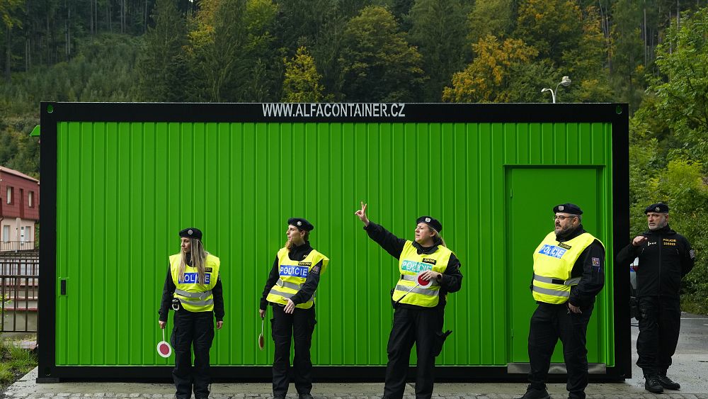 Proti pašerákům a migrantům: Česká republika zavádí hraniční kontroly