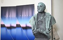 Stockholm'deki Karolinska Enstitüsü'nde bulunan Alfred Nobel'in büstü.
