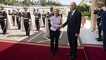 La Presidenta de la Comisión Europea, Ursula von der Leyen, viajó personalmente a Túnez y se reunió con el Presidente Kais Saied para ultimar el memorando.