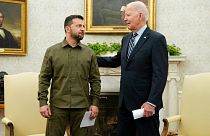 Президент США Джо Байден встретился с президентом Украины Владимиром Зеленским в Овальном кабинете Белого дома в прошлом месяце