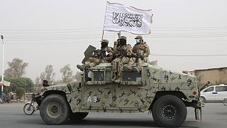 Οι Ταλιμπάν σε όχημα του αμερικανικού στρατού