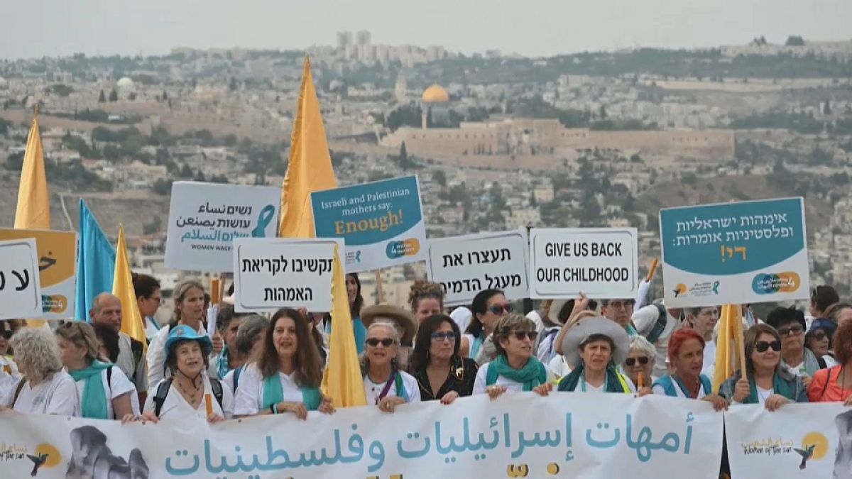 Cientos de mujeres palestinas e israelíes han celebrado una manifestación que comenzó en Jerusalén