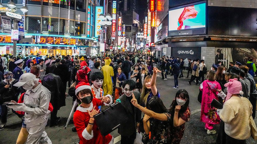 渋谷のハロウィン？ 観光客は、東京の有名な観光地から遠くに滞在するよう促す