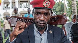 Ouganda : l'opposant Bobi Wine se dit "assigné à résidence"