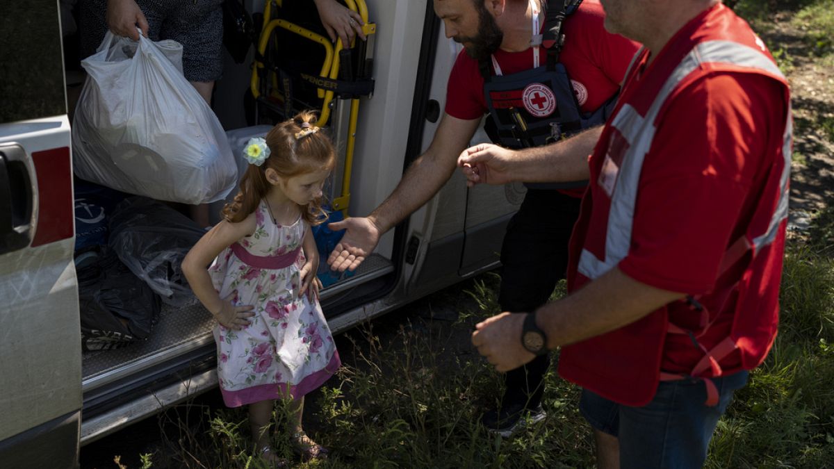 La Croce Rossa ricolloca i residenti di Kupiansk a Kharkiv
