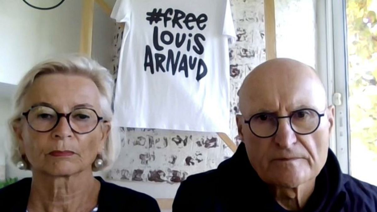 I genitori dell'ostaggio francese Louis Arnaud 
