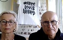 Eltern des Franzosen Louis Arnaud sprechen mit Euronews