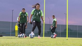 تیم ملی فوتبال زنان عربستان در حال تمرین 