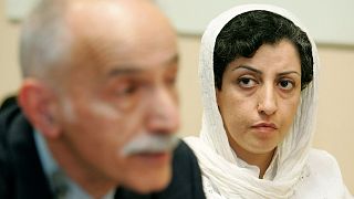  L'Iranienne Narges Mohammadi, à droite, à l’Office de l'ONU à Genève, en Suisse, le 9 juin 2008.