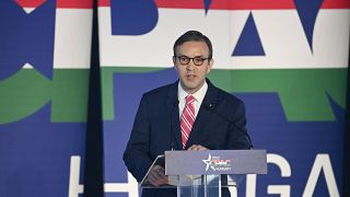 Gladden Pappin beszédet mond CPAC Hungary konzervatív politikai fórumon 2022-ben