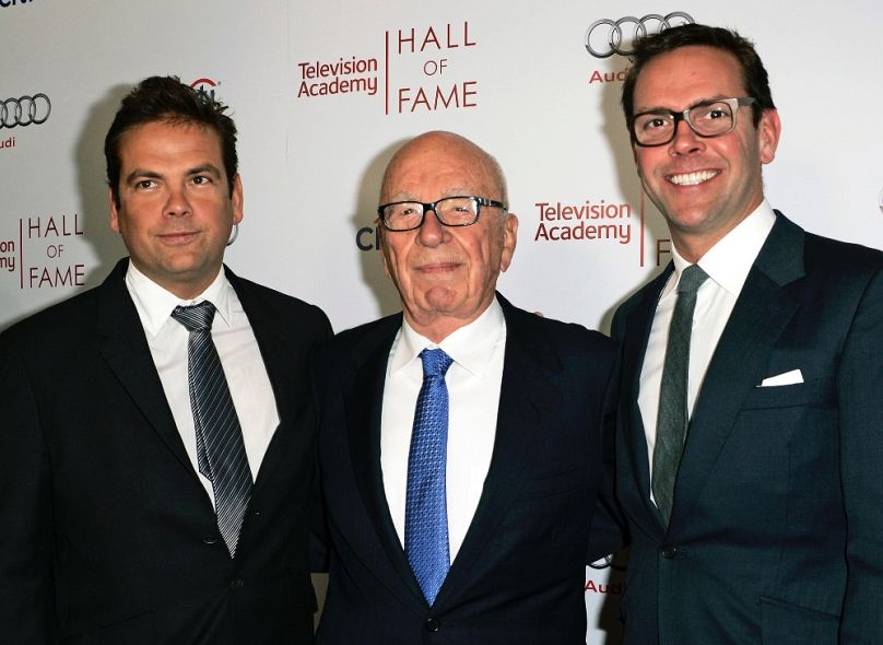 Lachlan, Rupert és James Murdoch egy Beverly Hills-i televíziós gálán, 2014-ben