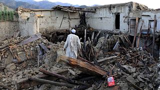Házromok között egy károsult az afganisztáni Gajanban 2022.06.23-án, miután az előző nap 6,1-es erősségű földrengés volt a térségben - képünk illusztráció