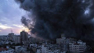 Fumo deixado por um ataque aéreo israelita, na cidade de Gaza