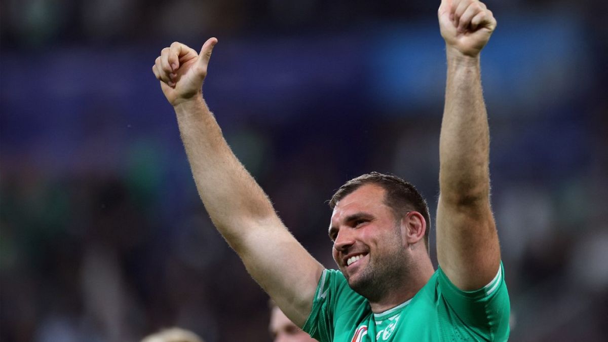 Le flanker irlandais Tadhg Beirne célèbre sa victoire lors du match de la poule B de la Coupe du monde de rugby France 2023 entre l'Irlande et l'Écosse au Stade de France. 