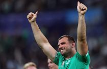 Le flanker irlandais Tadhg Beirne célèbre sa victoire lors du match de la poule B de la Coupe du monde de rugby France 2023 entre l'Irlande et l'Écosse au Stade de France. 