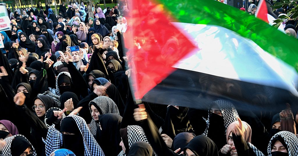 Thousands march in Istanbul in support of Palestinians