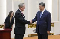  زعيم الأغلبية في مجلس الشيوخ الأمريكي تشاك شومر، مع الرئيس الصيني