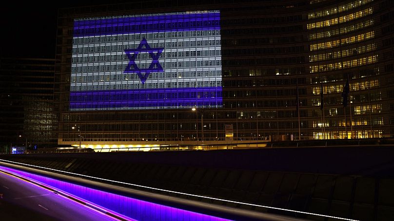 تابش پرچم اسرائیل بر روی ساختمان کمیسیون اروپا