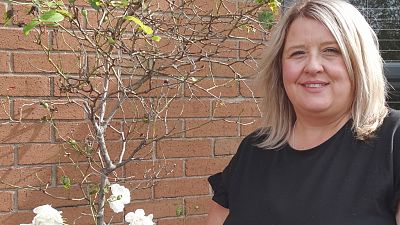 Carrie Downey no longer has evidence of bowel cancer.