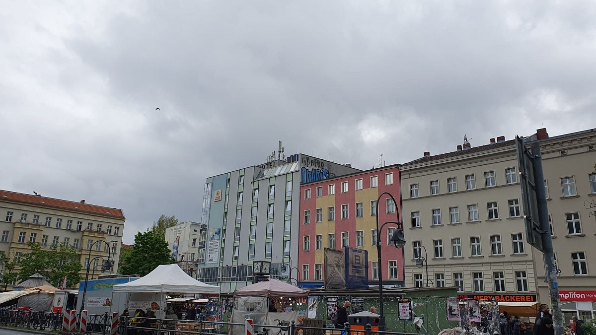 ساحة هرمانبلاتس في حي نويكولن بالعاصمة الألمانية برلين