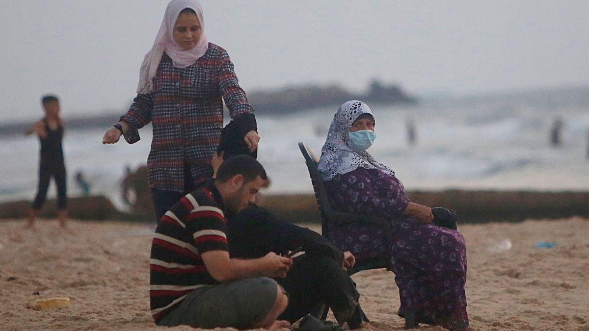 Gazze sahilinde Filistinliler