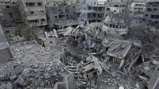 Egy lebombázott mecset Gázavárosban