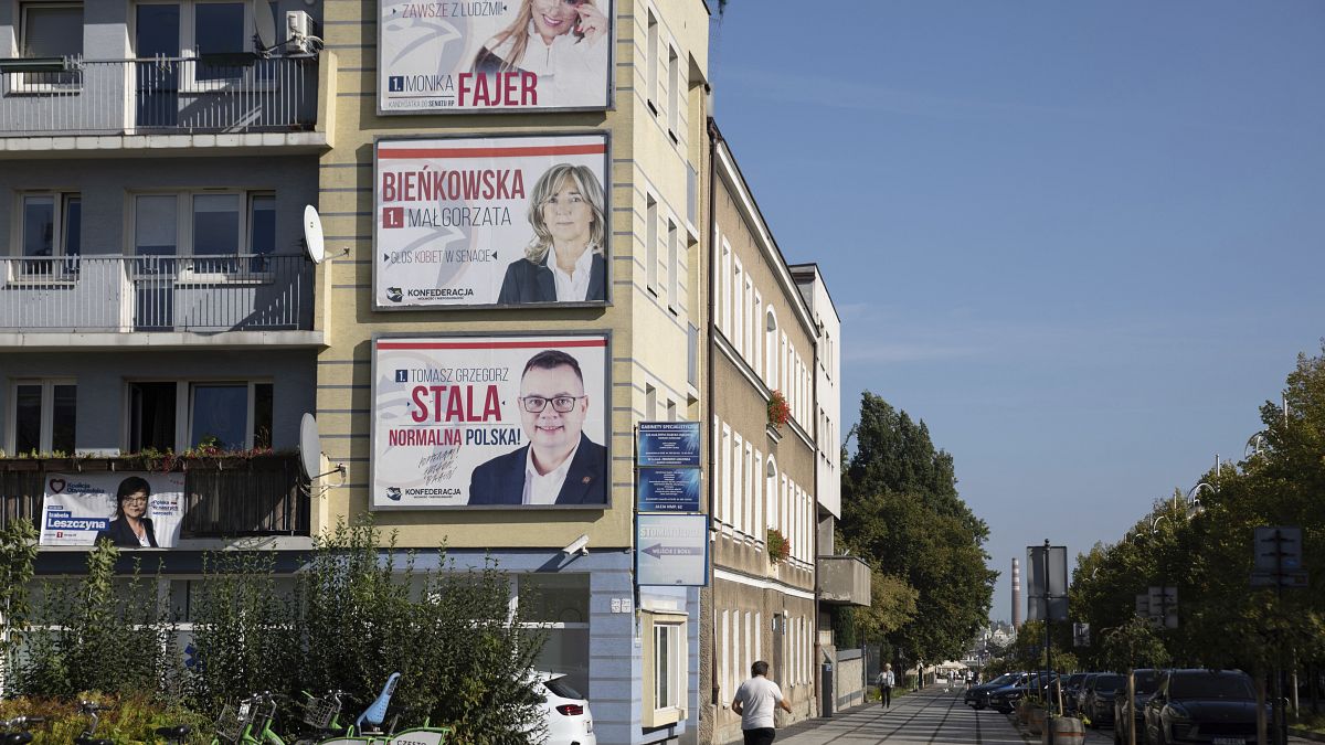 Предвыборные плакаты на улицах польских городов