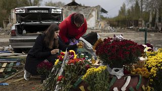 Megemlékezés a hrozai, 52 civil áldozatot követelő orosz rakétatámadás helyszínén