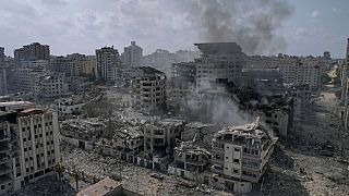 منظر لأنقاض المباني التي ضربتها غارة جوية إسرائيلية، في مدينة غزة، الثلاثاء، 10 أكتوبر، 2023.