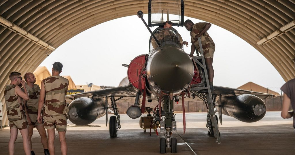 France flies out 2 Mirage fighter jets from Chad to signal beginning of military withdrawal