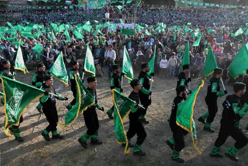 Palästinensische Hamas-Anhänger tragen islamische Flaggen während einer Kundgebung zum 3. Jahrestag der gezielten Tötung des Hamas-Gründers Scheich Ahmed Jassin durch Israel.