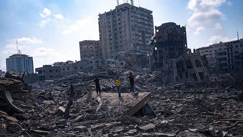 خیابان‌های غزه پس از حملات هوایی اسرائیل در دهم اکتبر ۲۰۲۳