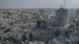 مشهد لمدينة غزة بعد قصف إسرائيلي مكثف