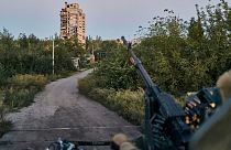 نیروهای اوکراینی در دفاع مقابل نیروهای روسیه در شهر آودیئیفکا در ماه اوت سال جاری میلادی