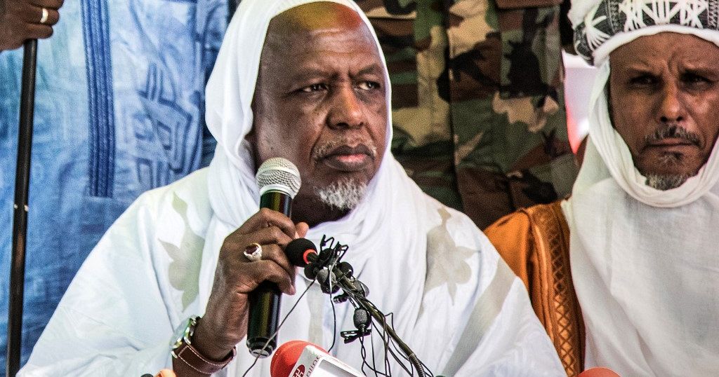 Mali: supporters of an influential imam postpone their demonstration for civilian rule